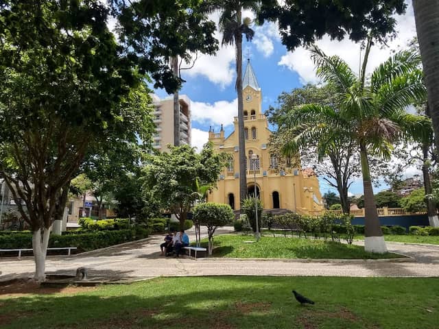Praça Central de Manhuaçu - Image 1