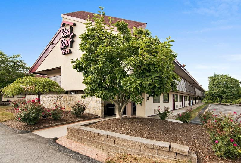 Red Roof Inn Fairmont - Image 1