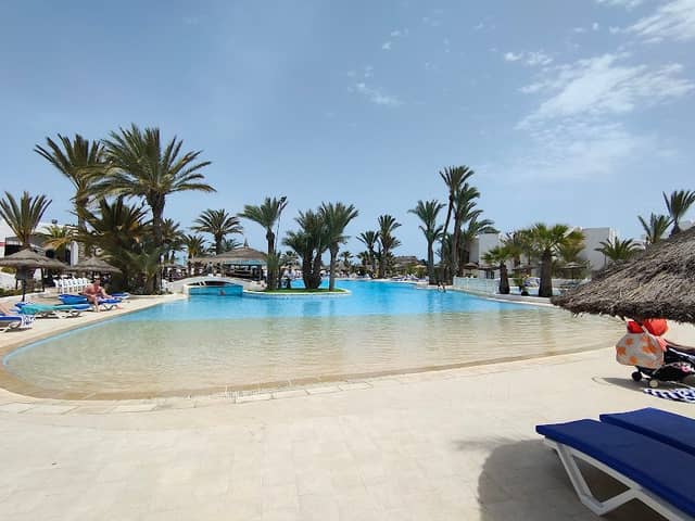 Fiesta Beach Club pools with waterslides - Image 2