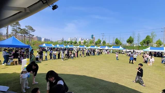 Seokrim Neighborhood Park - Image 1