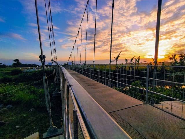 Jembatan gantung viral - Image 1
