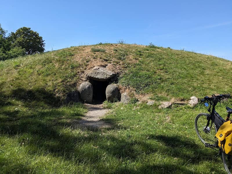 Gillhög chamber grave - Image 1
