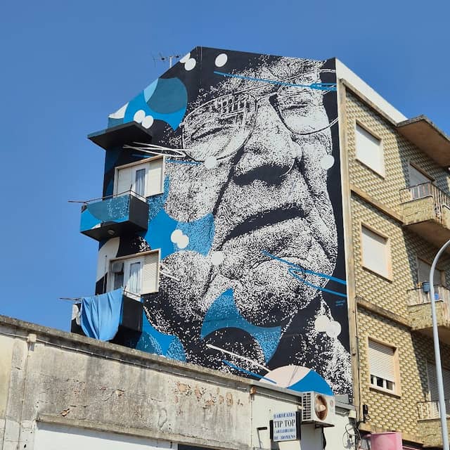 Street Art - O morcego - Bordalo II - Image 2