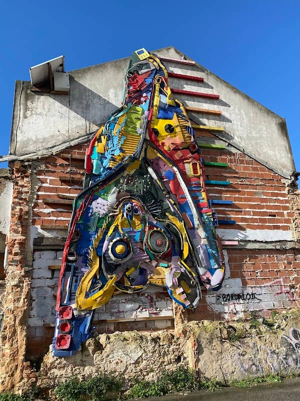 Street Art - O morcego - Bordalo II - Image 1