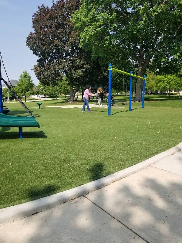 Gazebo Park - Image 1