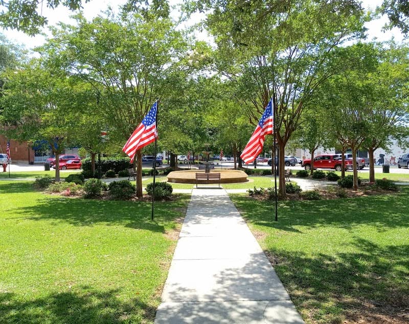 Memorial Fountain Park - Image 1
