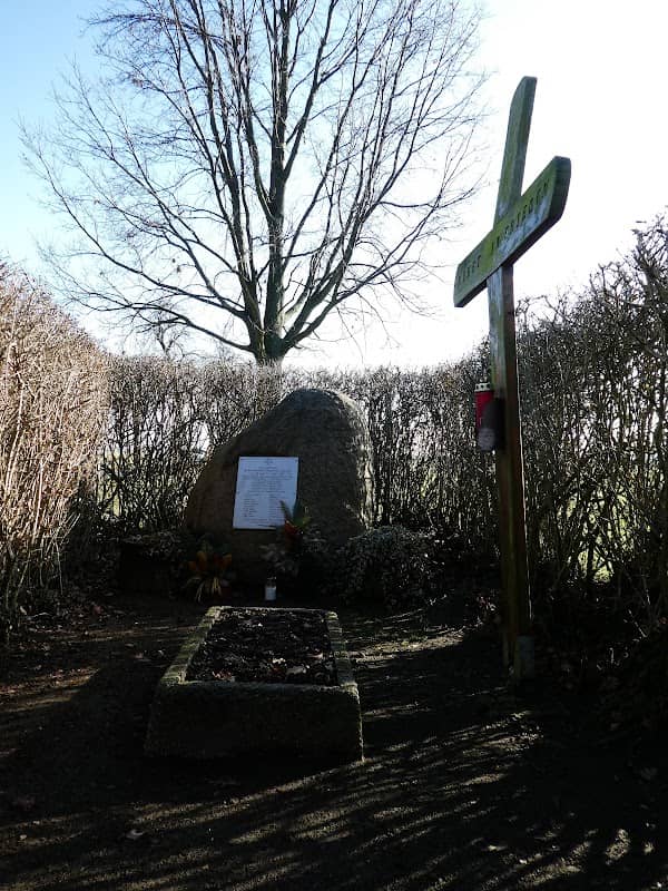 Flaksoldatengräber - Image 1