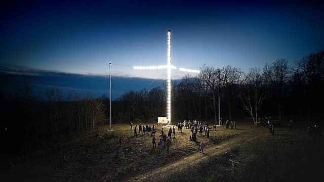 The Needmore cross - Image 2