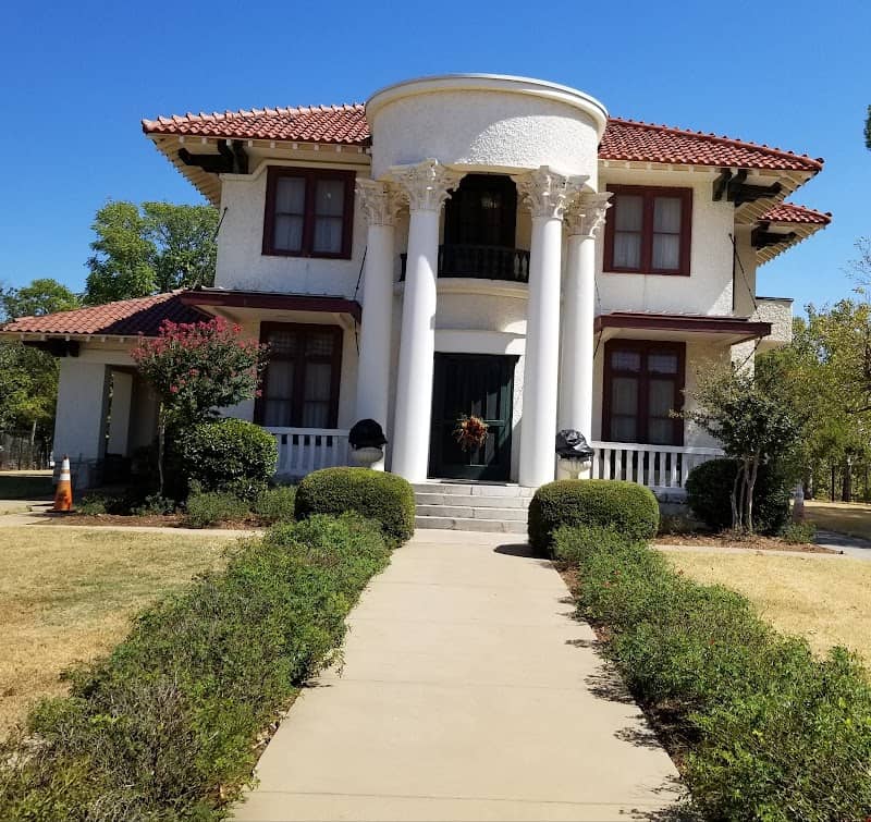 Historic Mattie Beal Home - Image 1