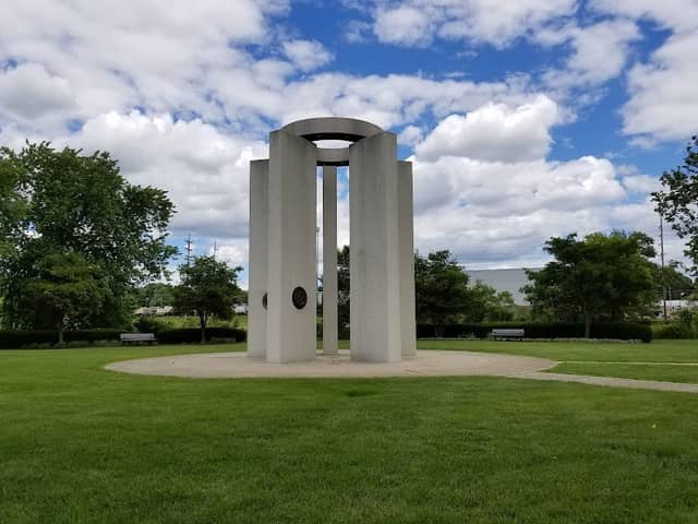 Veterans Island Park - Image 1