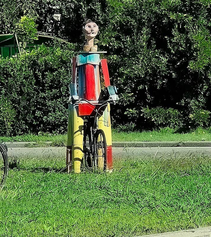 "I ciclisti" - Installazione artistica di Eugenio Taccini - Image 2