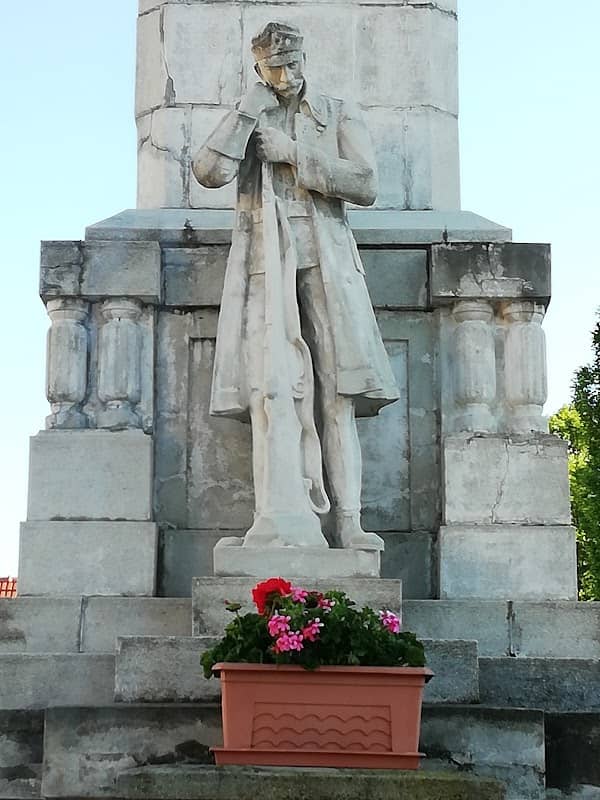 Kriegerdenkmal - Image 1