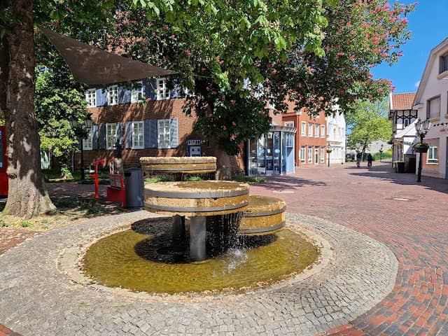 Mühlensteine-Brunnen, Lingen (1988) - Image 1