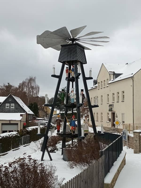 Ortspyramide Obercrinitz - Image 1