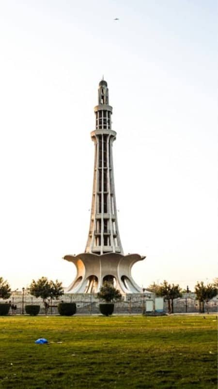 Minar e Pakistan Monument - Image 1