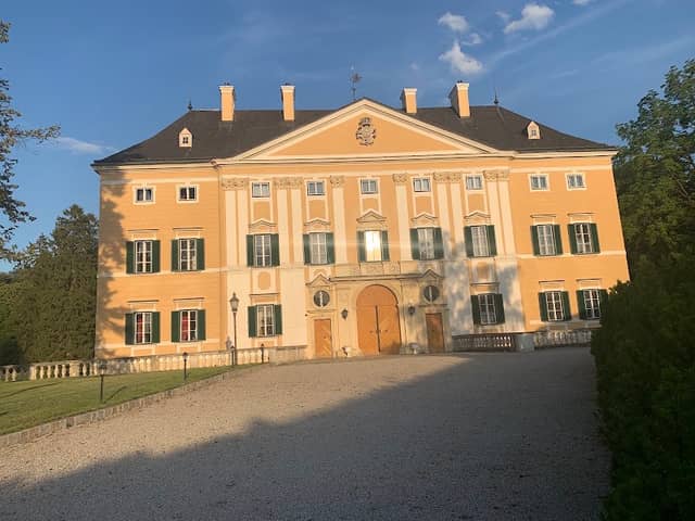 Schloss Frohsdorf - Image 1