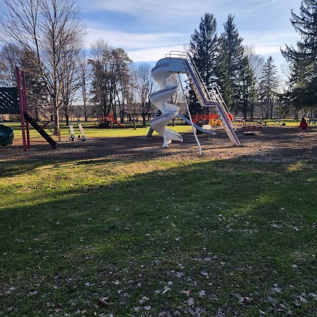 Arcade Village park - Image 2