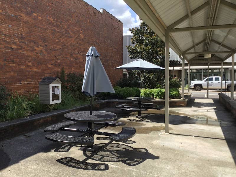 Hartselle Pocket Park - Image 1