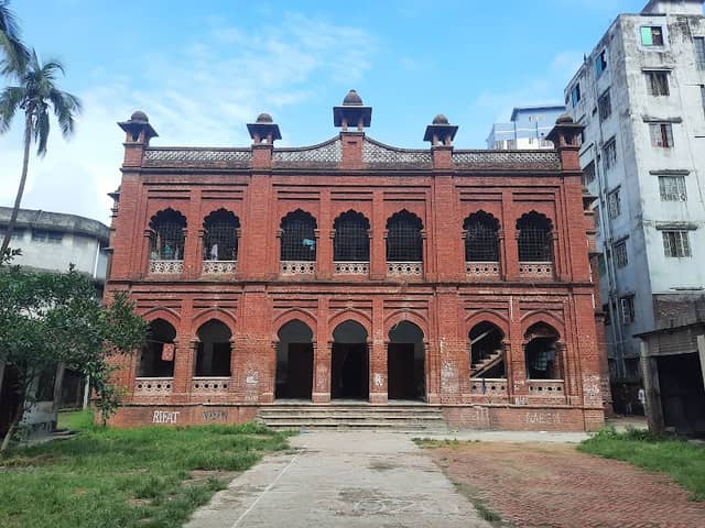 Dhola Jamidar Bari ~ Wari - Image 1