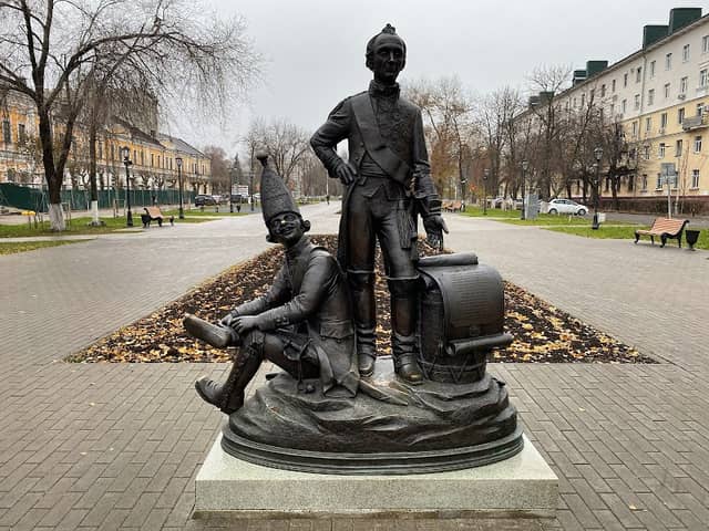 Skul'pturnaya Kompozitsiya "Penzyak Tolstopyatyy" - Image 1