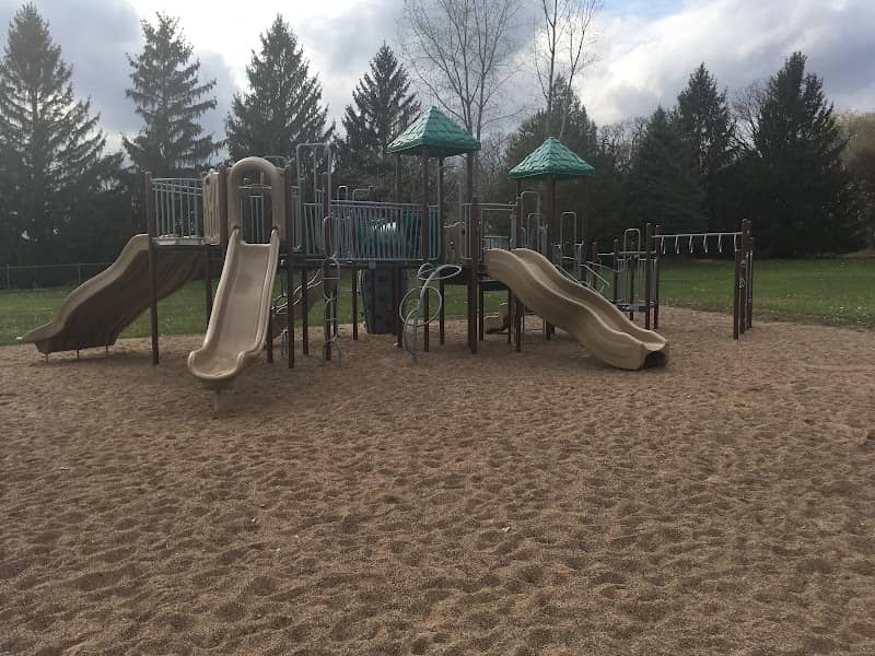 Tolzmann Park - Image 1
