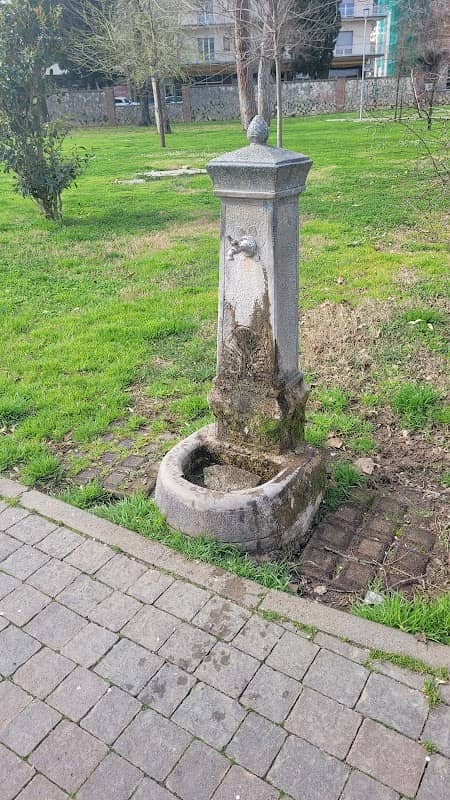 Water fountain - Image 1