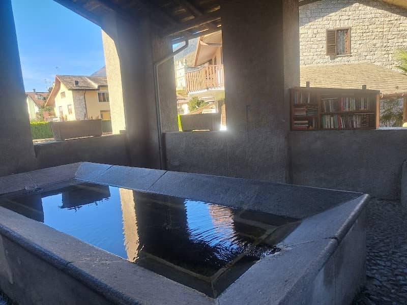Lavatoio con libreria - Image 1