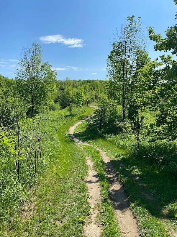 East Duffins Headwaters hiking parking - Image 1