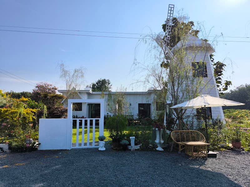 Blue Zone Garden Resort - Image 1