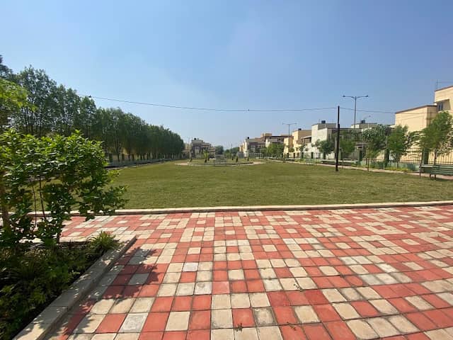 Sec 12 Sr.HIG Park - Image 1