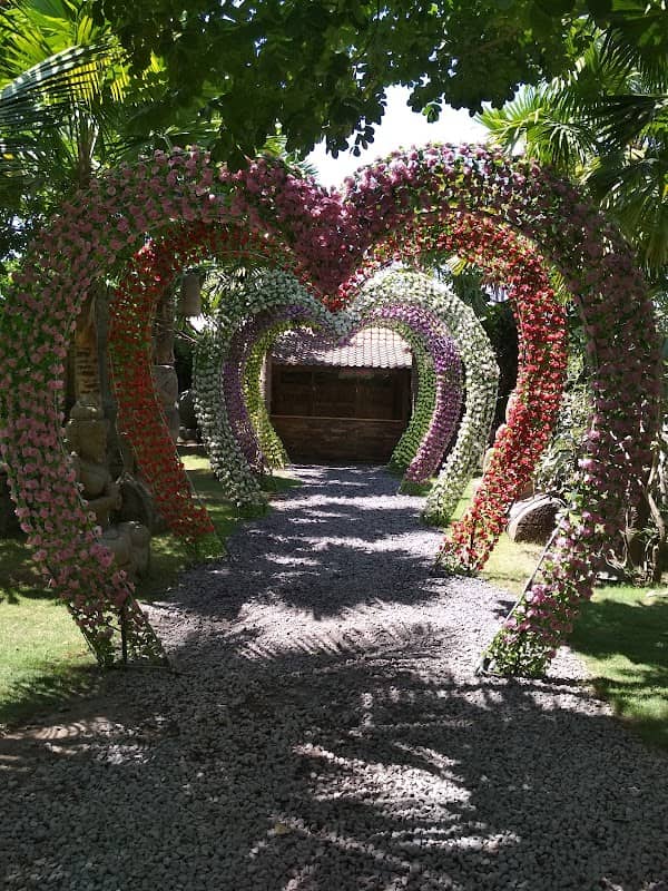 Big Garden Corner - Image 1