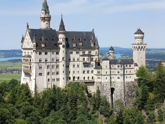 Viewpoint of the Neuschwanstein castle and Alpsee - Image 1