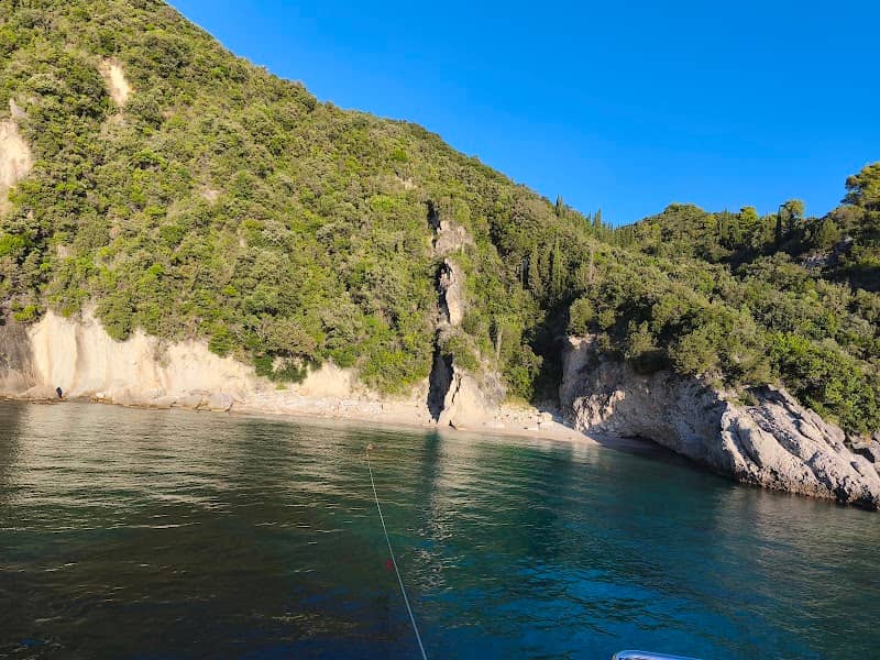 Prioni (Saw) Beach - Image 1