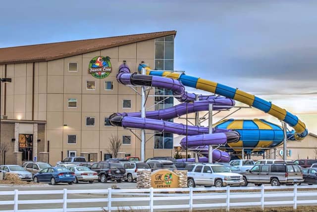 Parrot Cove Indoor Water Park - Image 1