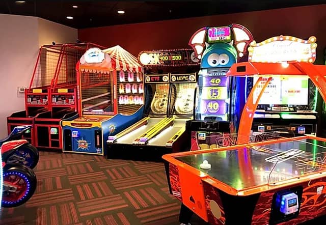 Parrot Cove Indoor Water Park - Image 3