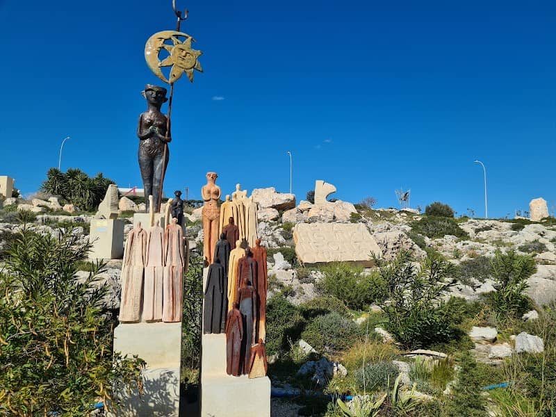 Sculpture Open Park - Image 1