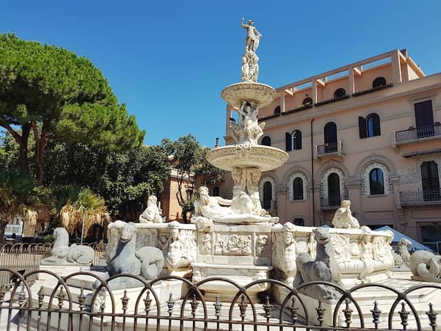 Orion fountain - Image 2