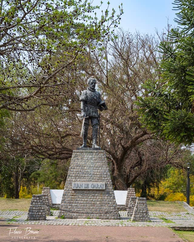 Estatua de Juan de Garay - Image 1