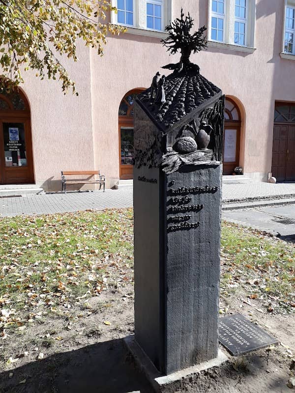 Üldözöttek emlékműve - Image 1