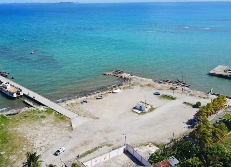 Wharf Des Cayes - Image 1