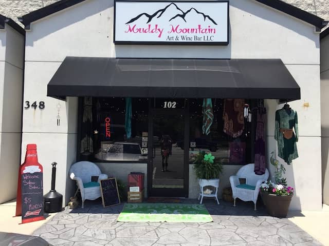 Muddy Mountain Art Bar - Image 1