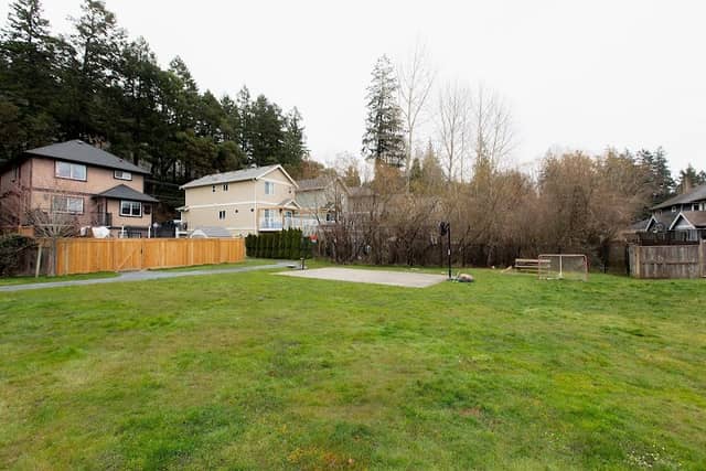 Lakeshore Place Park - Image 1