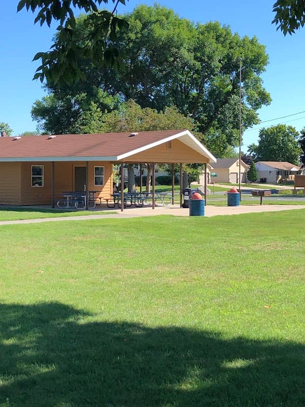 Holmes Park - Image 1