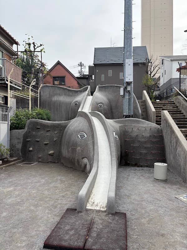 象の滑り台 - Image 1