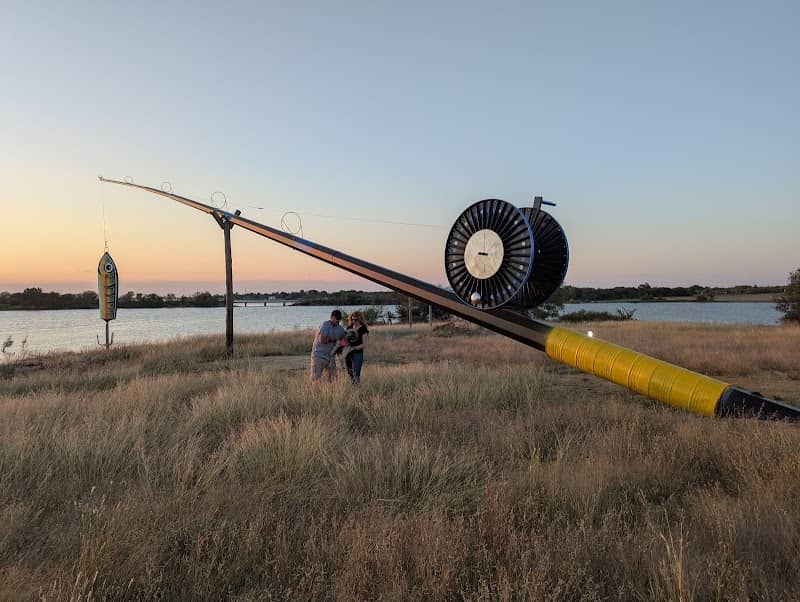 World's largest fishing pole. - Image 1