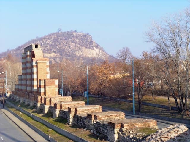Roman aqueduct - Image 2
