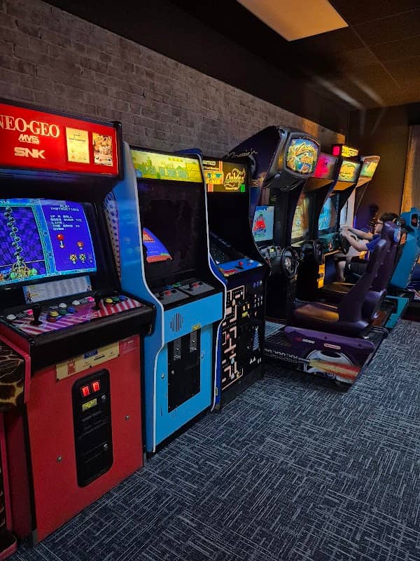 Hunter's Retrocade - Image 1