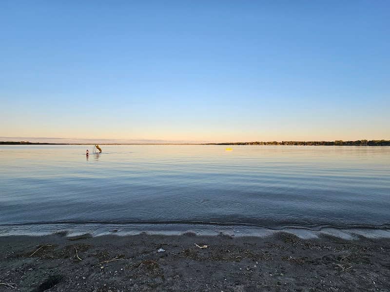Starbuck Public Beach - Image 2