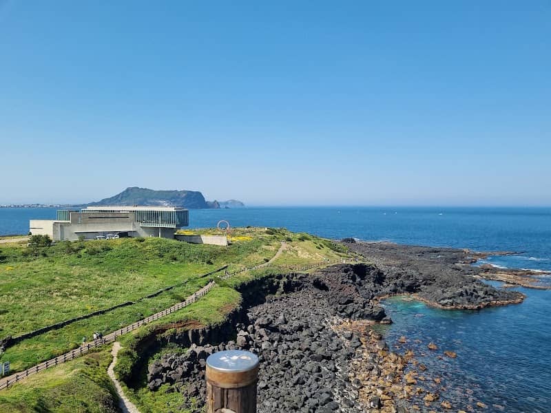Jeju Glass House - Image 1
