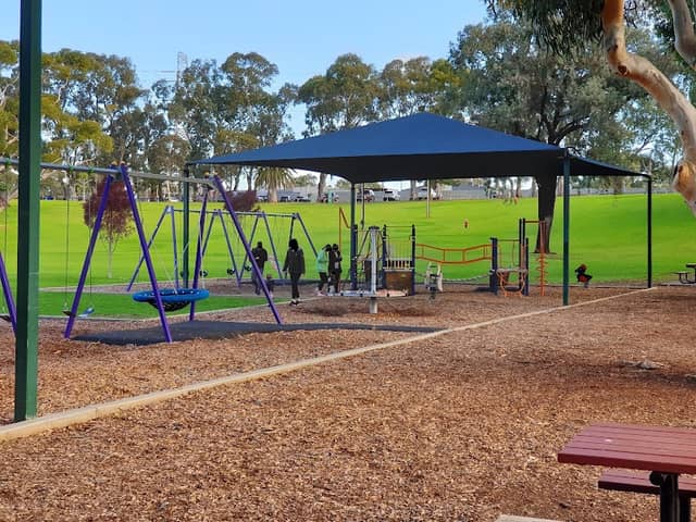 Carisbrooke Park - Image 1